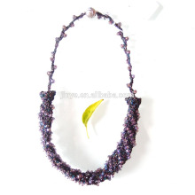 Collar de moda con cuentas de color morado